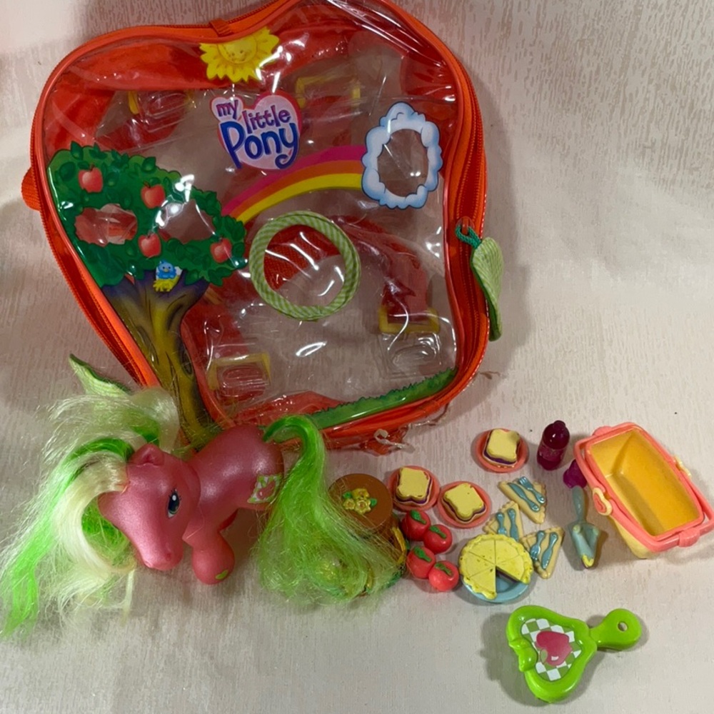2003 My Little Pony Picnic Celebration w/Applejack ToysRUs G3